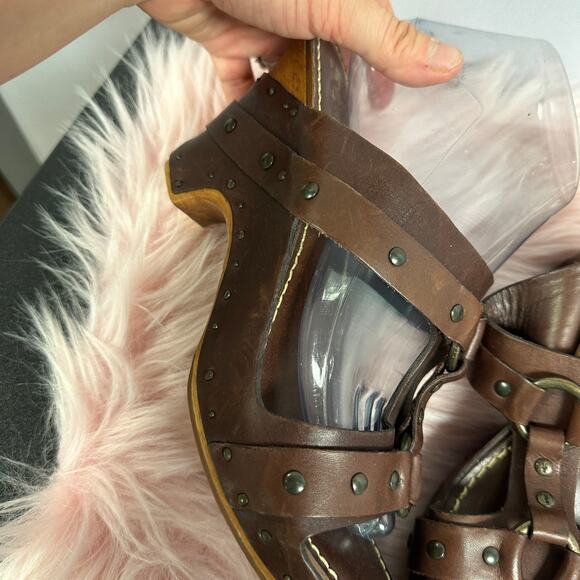 JOHN A FRYE Elvira Open Toe Studded Wooden Heel Sandal Dark Brown Size 7.5 - Picture 4 of 7